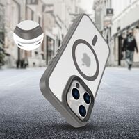 Θήκη Tech Protect Matte Titanium σε χρήση με iPhone 16 Pro Max - Εμφάνιση αξεπέραστης προστασίας και στυλ.