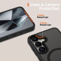 Η διαφανής/μαύρη θήκη Tech-Protect MagMat τοποθετημένη σε Samsung Galaxy S25 5G