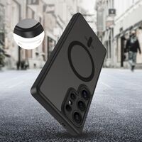 Κοντινή λήψη του μαγνητικού δακτυλίου MagSafe στη ματ μαύρη θήκη Tech-Protect MagCam