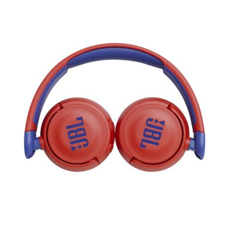 JBL J310 BT σε δράση – χρήστης ακούει μουσική με άνεση.