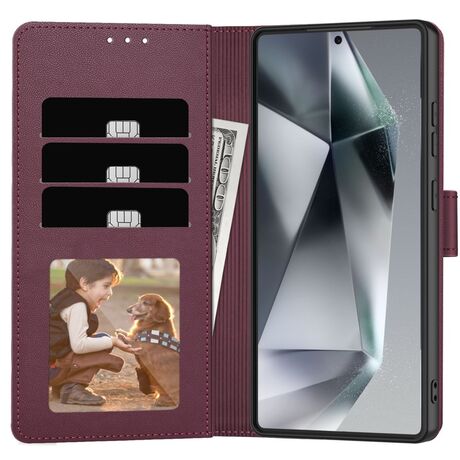 Εσωτερικό της θήκης Tech-Protect Wallet με θήκες για κάρτες και μαγνητικό κλείσιμο